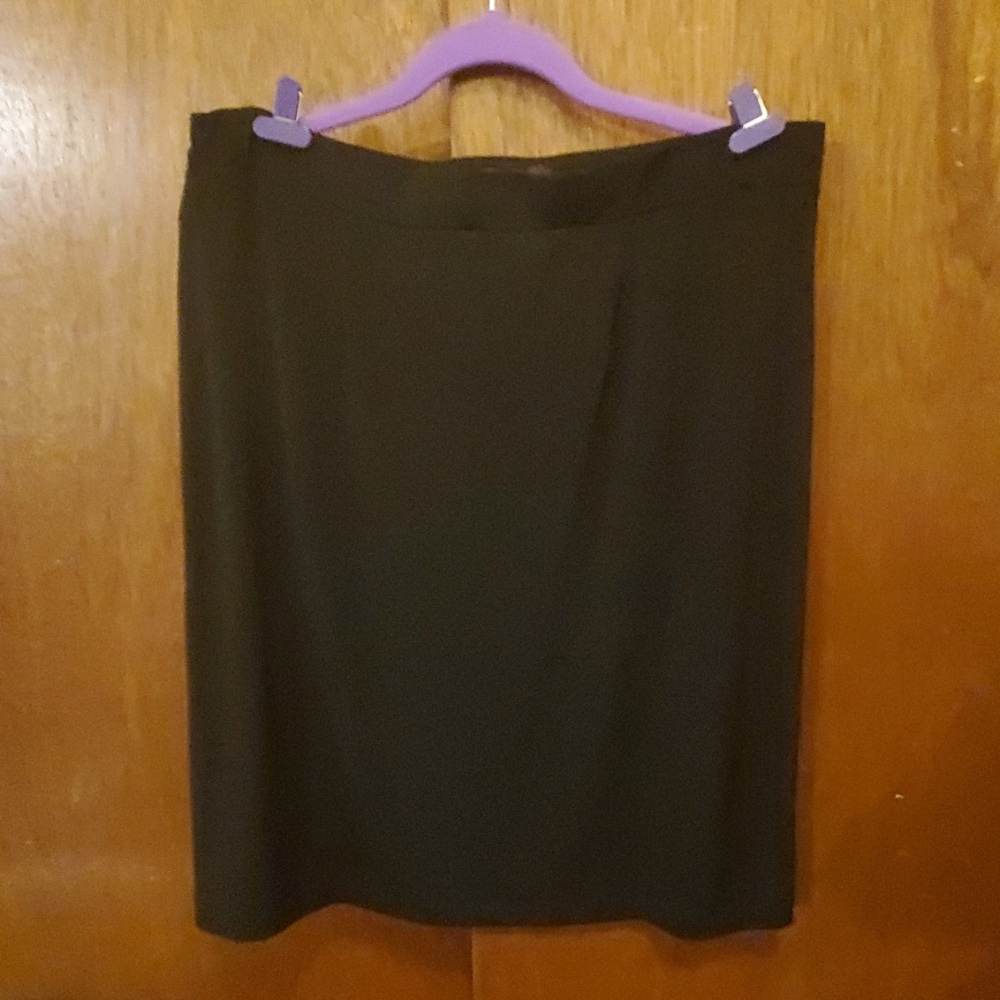 **FINAL SALE** Black Spandex Mid-Length Skirt Size L